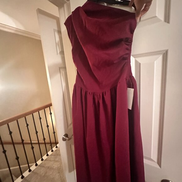 FKSP Elegant One-Shoulder Burgundy Dress - Picture 8 of 9